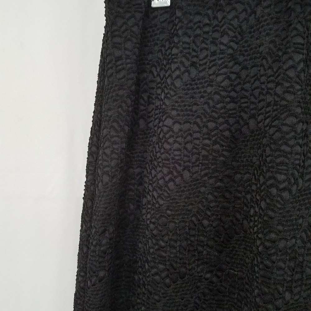 GIFTED🖤Textured Pencil Skirt - Picture 3 of 7